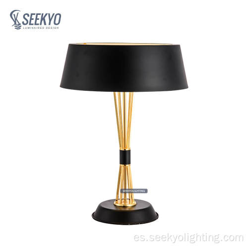 Lámpara de mesa de metal de oro negro de lámpara dorada